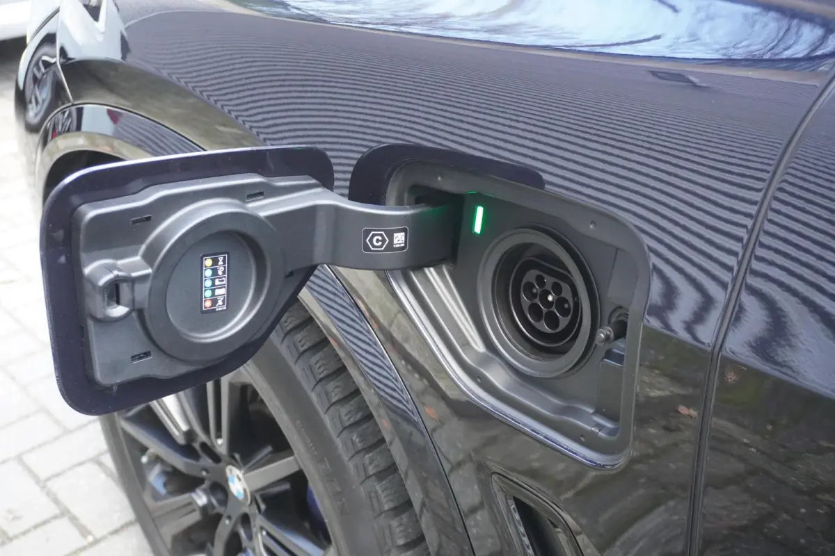xDrive45e M Sportpakket | High Executive | 22 inch LM BMW Individual V-spaak | Glazen panoramadak | Driving Assistant Professional | Harman Kardon Surround Sound Systeem