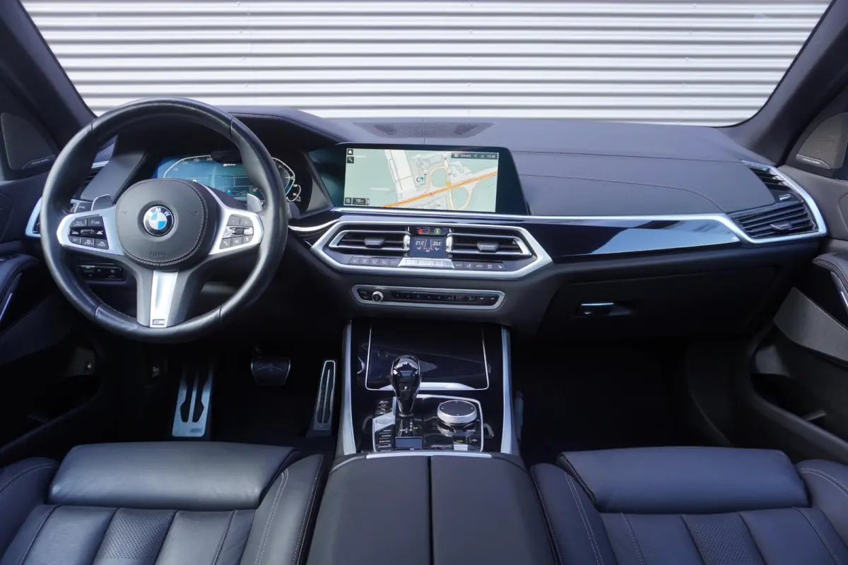 xDrive45e M Sportpakket | High Executive | 22 inch LM BMW Individual V-spaak | Glazen panoramadak | Driving Assistant Professional | Harman Kardon Surround Sound Systeem