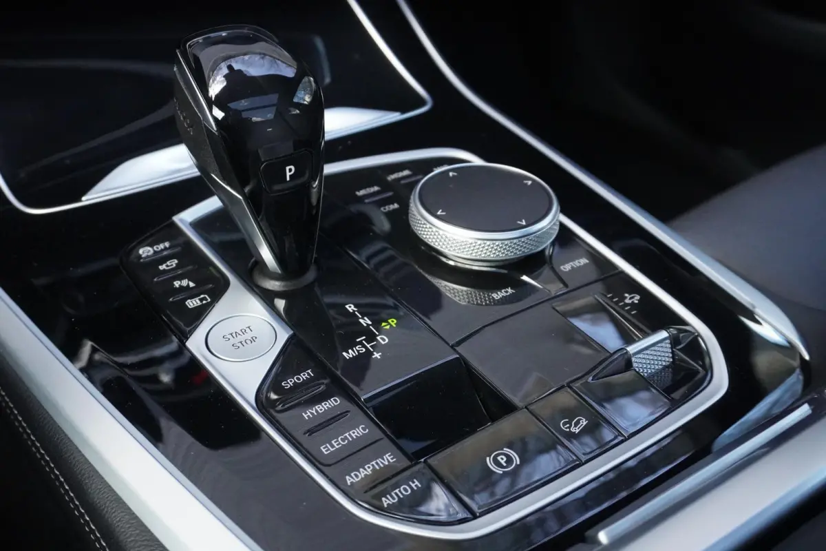 xDrive45e M Sportpakket | High Executive | 22 inch LM BMW Individual V-spaak | Glazen panoramadak | Driving Assistant Professional | Harman Kardon Surround Sound Systeem