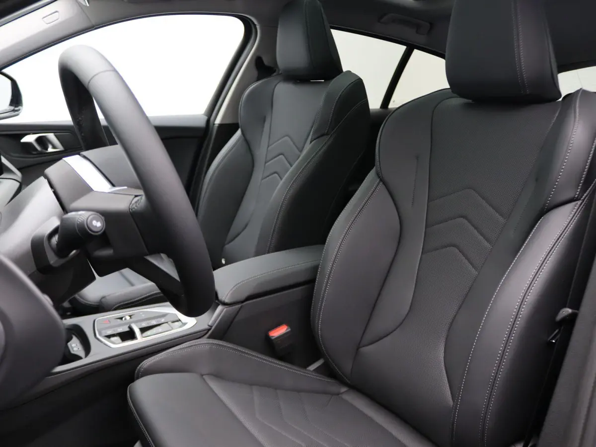 120 M Sportpakket | Premium Pack | Stuurwielrand Verwarmd | Comfort Access | Panoramadak | Driving Assistant | Parking Assistant | Harman Kardon | 18''
