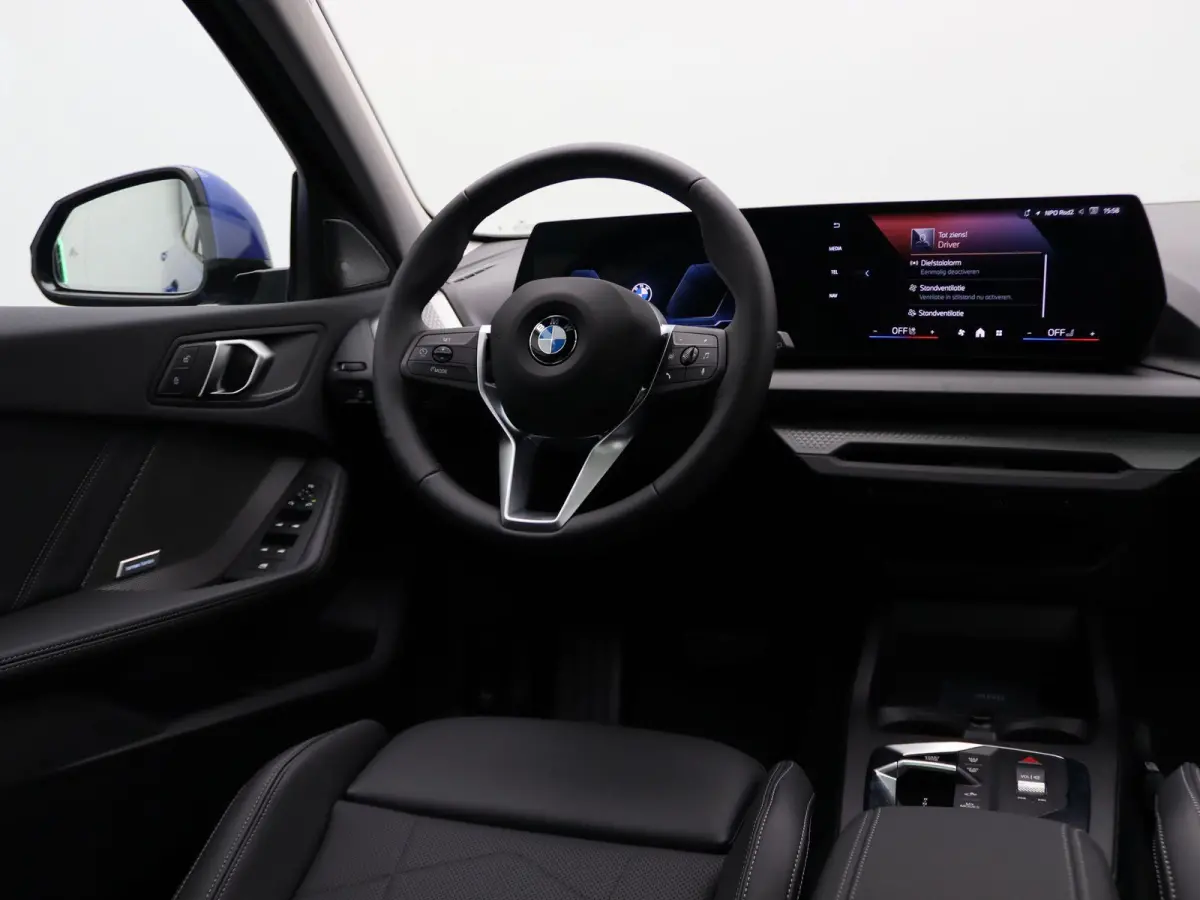 120 M Sportpakket | Premium Pack | Stuurwielrand Verwarmd | Comfort Access | Panoramadak | Driving Assistant | Parking Assistant | Harman Kardon | 18''