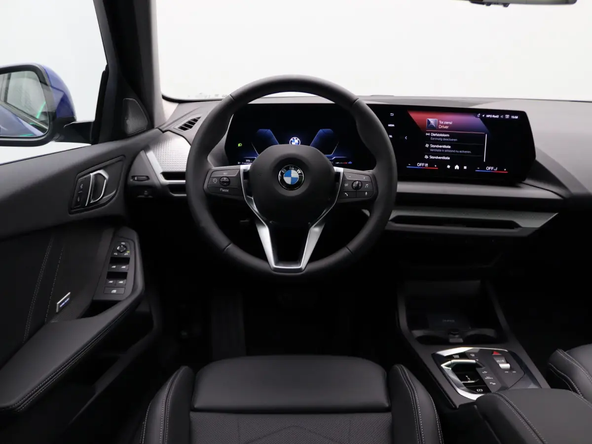 120 M Sportpakket | Premium Pack | Stuurwielrand Verwarmd | Comfort Access | Panoramadak | Driving Assistant | Parking Assistant | Harman Kardon | 18''
