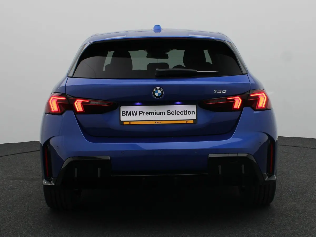 120 M Sportpakket | Premium Pack | Stuurwielrand Verwarmd | Comfort Access | Panoramadak | Driving Assistant | Parking Assistant | Harman Kardon | 18''