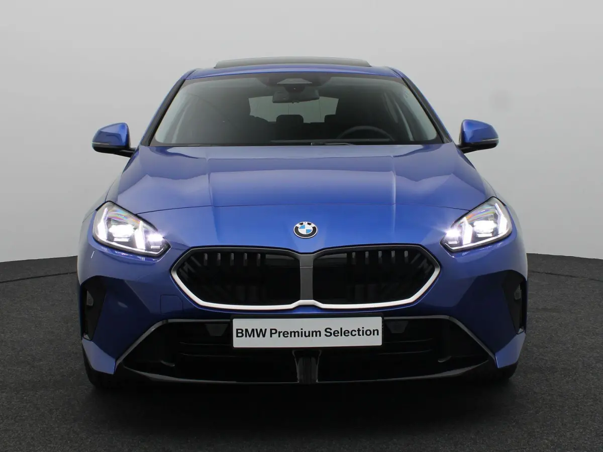 120 M Sportpakket | Premium Pack | Stuurwielrand Verwarmd | Comfort Access | Panoramadak | Driving Assistant | Parking Assistant | Harman Kardon | 18''