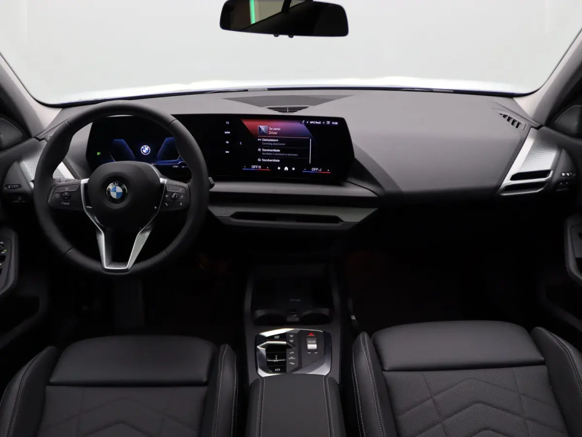 120 M Sportpakket | Premium Pack | Stuurwielrand Verwarmd | Comfort Access | Panoramadak | Driving Assistant | Parking Assistant | Harman Kardon | 18''