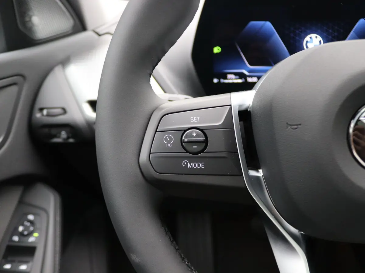 120 M Sportpakket | Premium Pack | Stuurwielrand Verwarmd | Comfort Access | Panoramadak | Driving Assistant | Parking Assistant | Harman Kardon | 18''