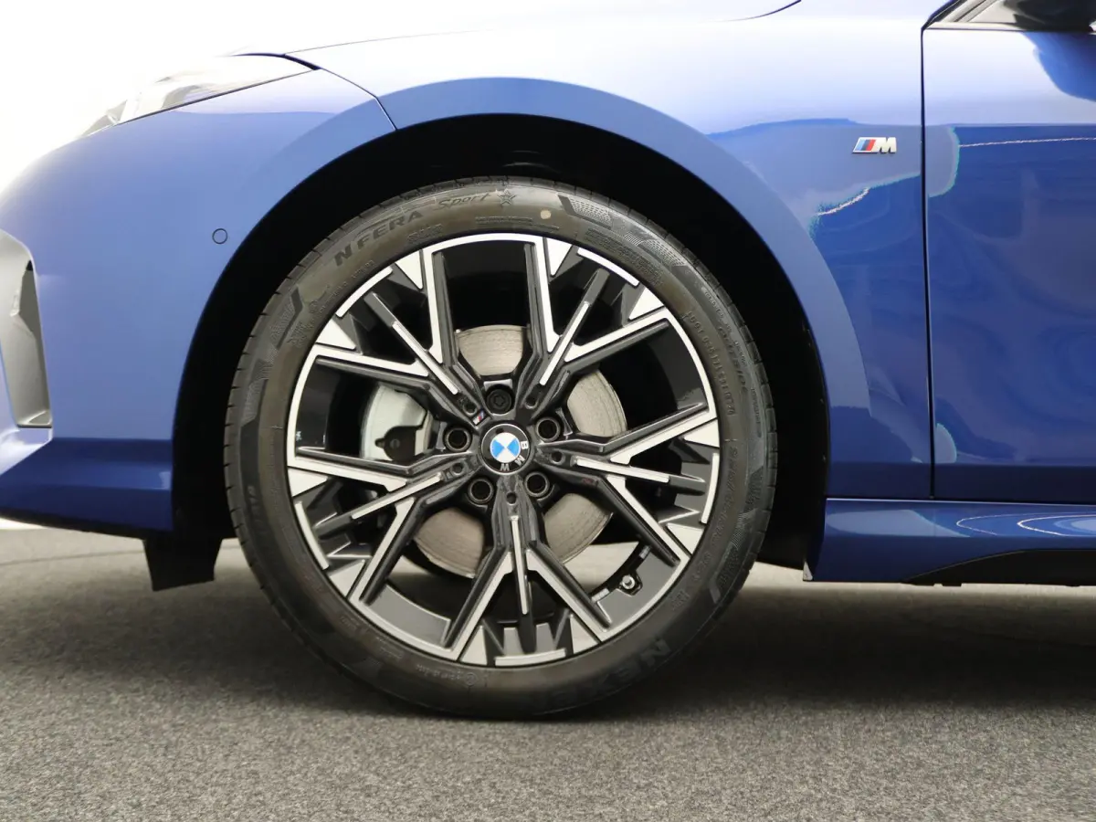 120 M Sportpakket | Premium Pack | Stuurwielrand Verwarmd | Comfort Access | Panoramadak | Driving Assistant | Parking Assistant | Harman Kardon | 18''