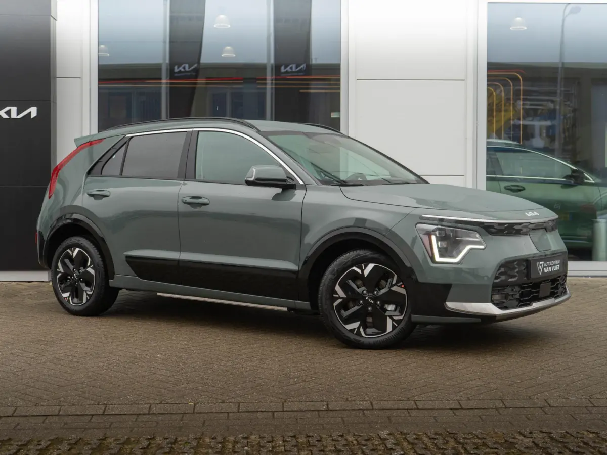 Light Advanced 64.8 kWh | Uit voorraad leverbaar | Navi. | Carplay | Adapt. Cruise | Clima. | Keyless | Camera