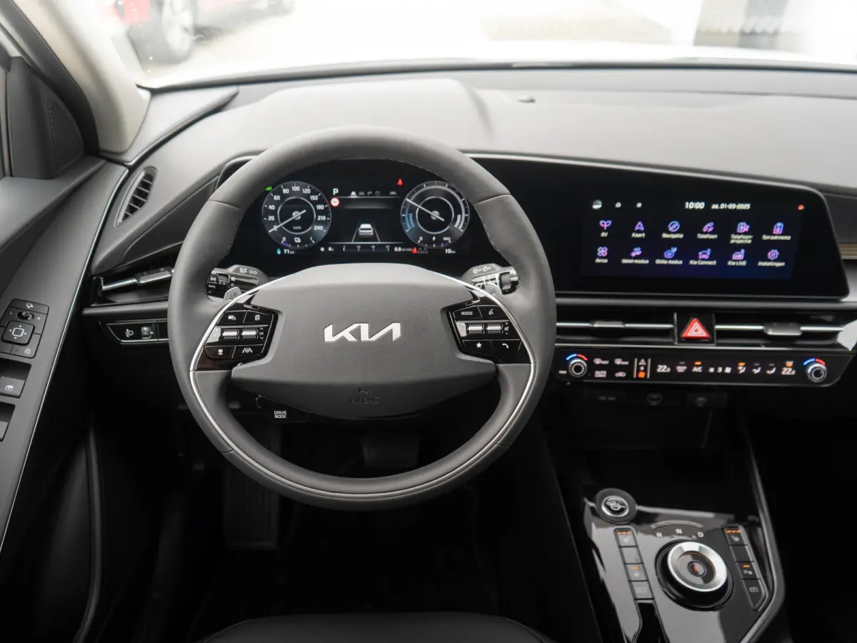 Light Advanced 64.8 kWh | Uit voorraad leverbaar | Navi. | Carplay | Adapt. Cruise | Clima. | Keyless | Camera