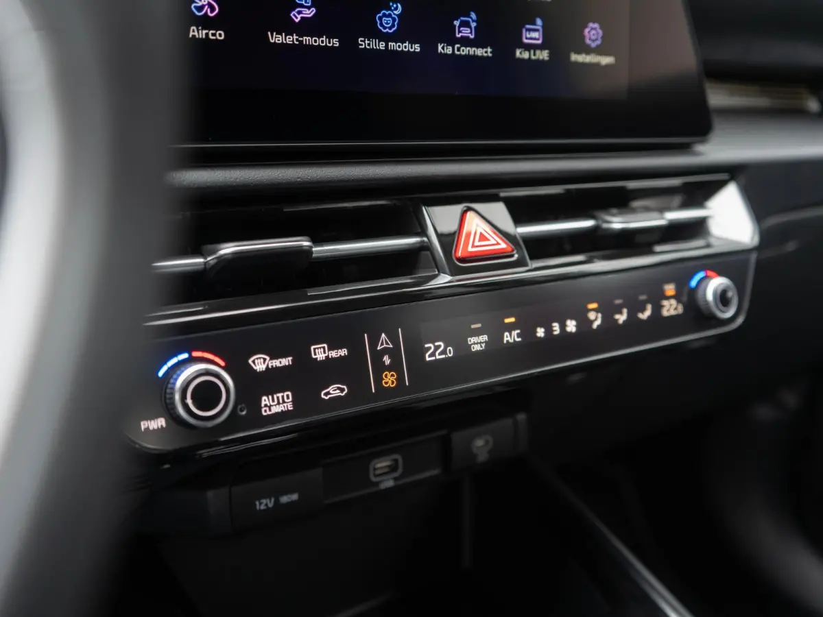 Light Advanced 64.8 kWh | Uit voorraad leverbaar | Navi. | Carplay | Adapt. Cruise | Clima. | Keyless | Camera