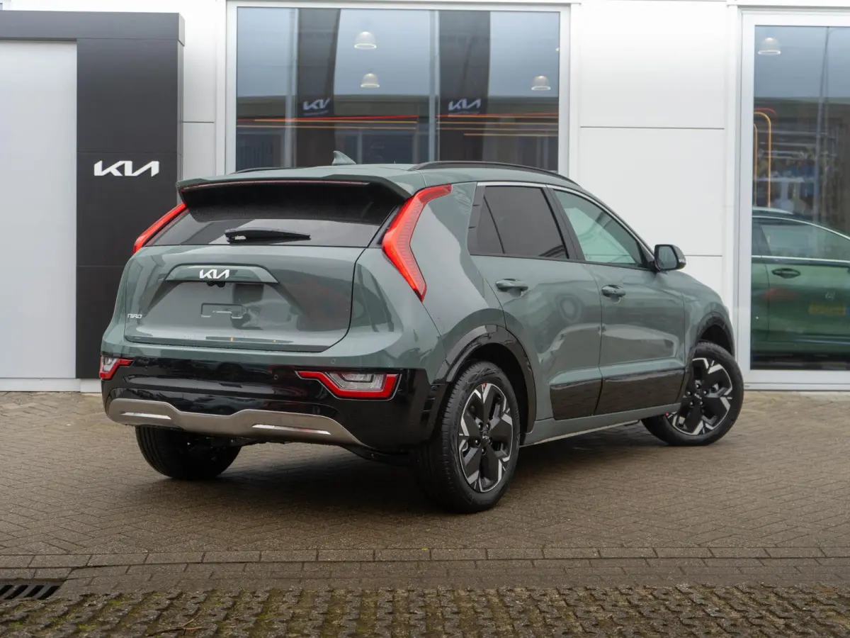 Light Advanced 64.8 kWh | Uit voorraad leverbaar | Navi. | Carplay | Adapt. Cruise | Clima. | Keyless | Camera