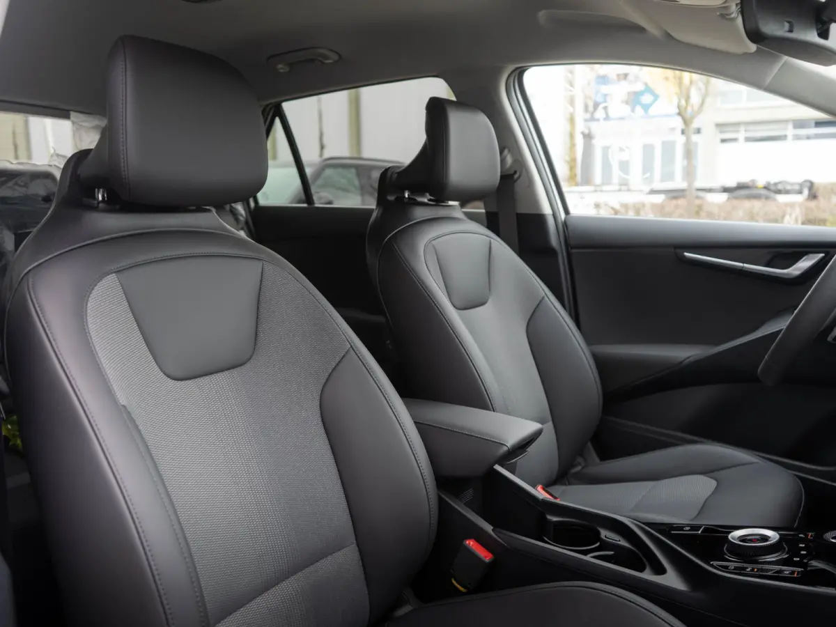Light Advanced 64.8 kWh | Uit voorraad leverbaar | Navi. | Carplay | Adapt. Cruise | Clima. | Keyless | Camera