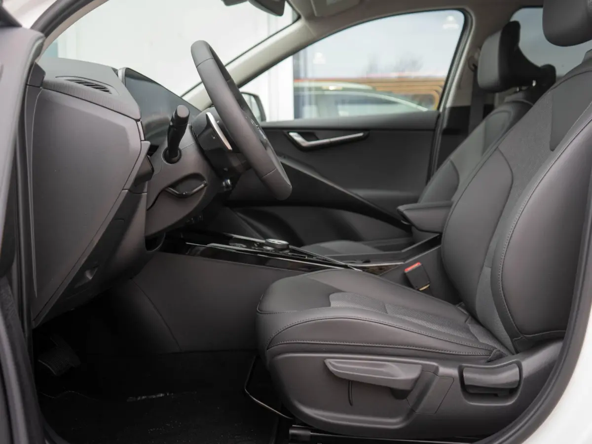 Light Advanced 64.8 kWh | Uit voorraad leverbaar | Navi. | Carplay | Adapt. Cruise | Clima. | Keyless | Camera