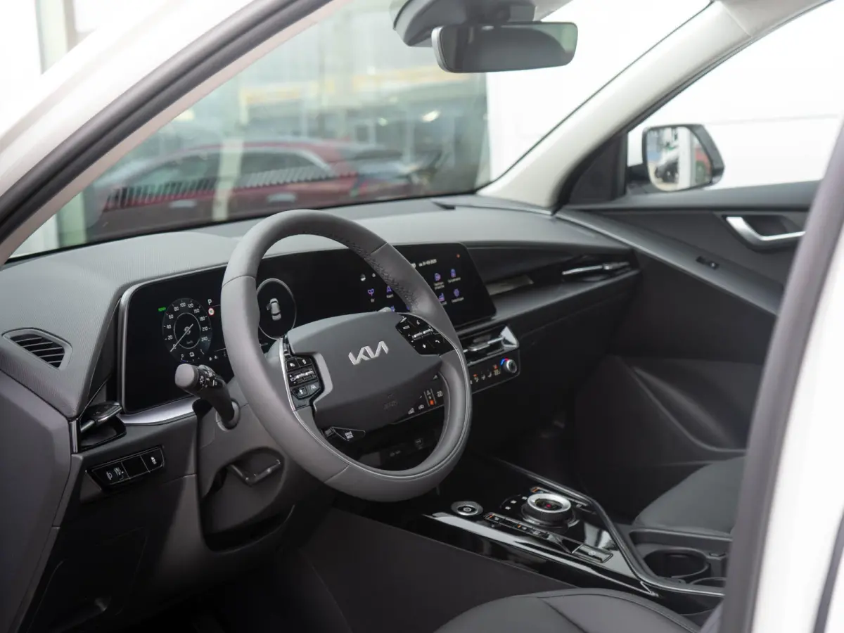 Light Advanced 64.8 kWh | Uit voorraad leverbaar | Navi. | Carplay | Adapt. Cruise | Clima. | Keyless | Camera