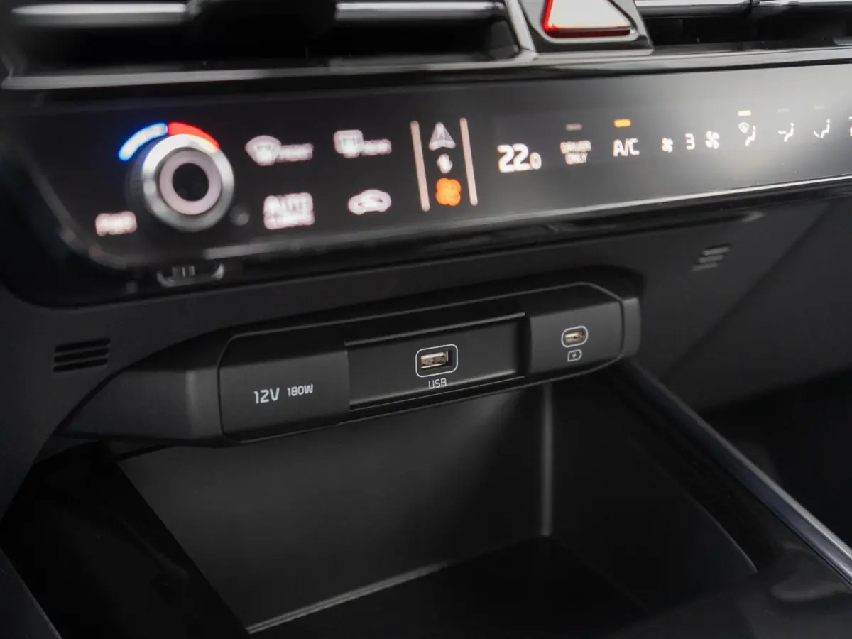 Light Advanced 64.8 kWh | Uit voorraad leverbaar | Navi. | Carplay | Adapt. Cruise | Clima. | Keyless | Camera