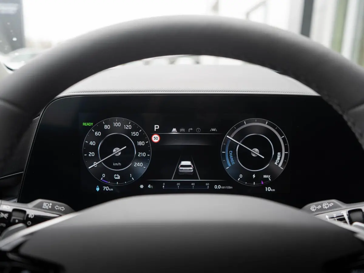 Light Advanced 64.8 kWh | Uit voorraad leverbaar | Navi. | Carplay | Adapt. Cruise | Clima. | Keyless | Camera