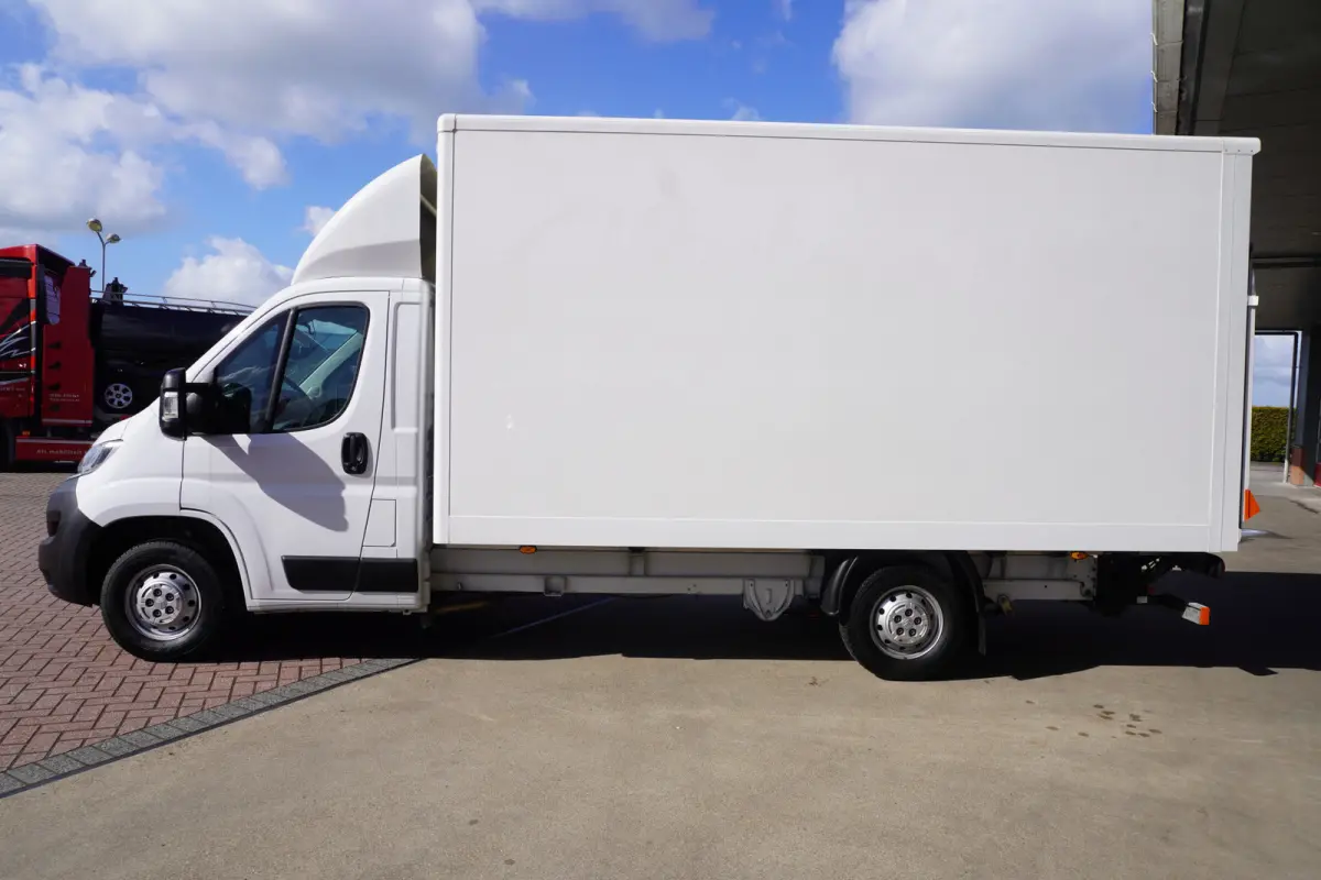 2.2 BlueHDi 140PK S&S 3.5t Zwaar HD Meubelbak + laadklep Nr. V184 | Airco | Cruise | Camera