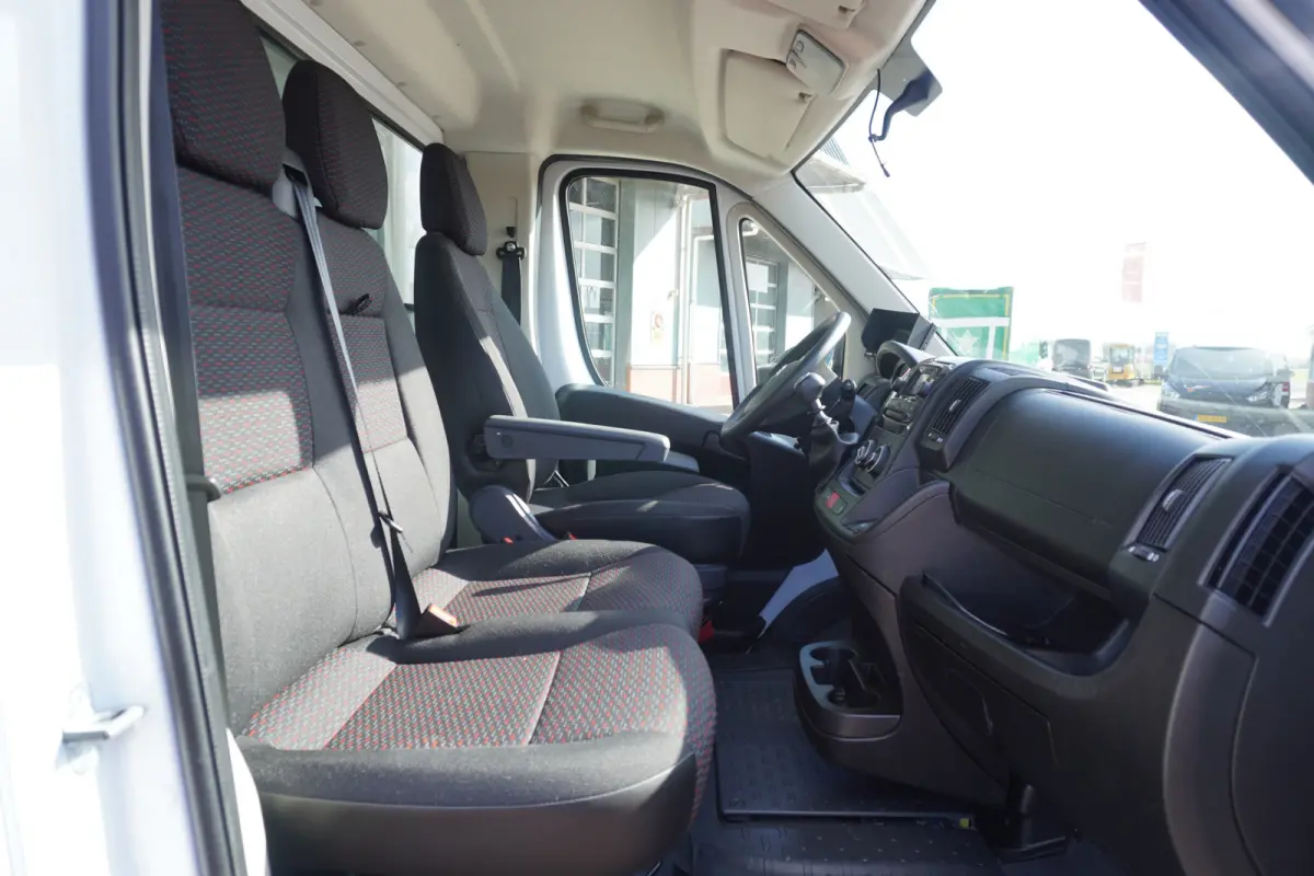 2.2 BlueHDi 140PK S&S 3.5t Zwaar HD Meubelbak + laadklep Nr. V184 | Airco | Cruise | Camera