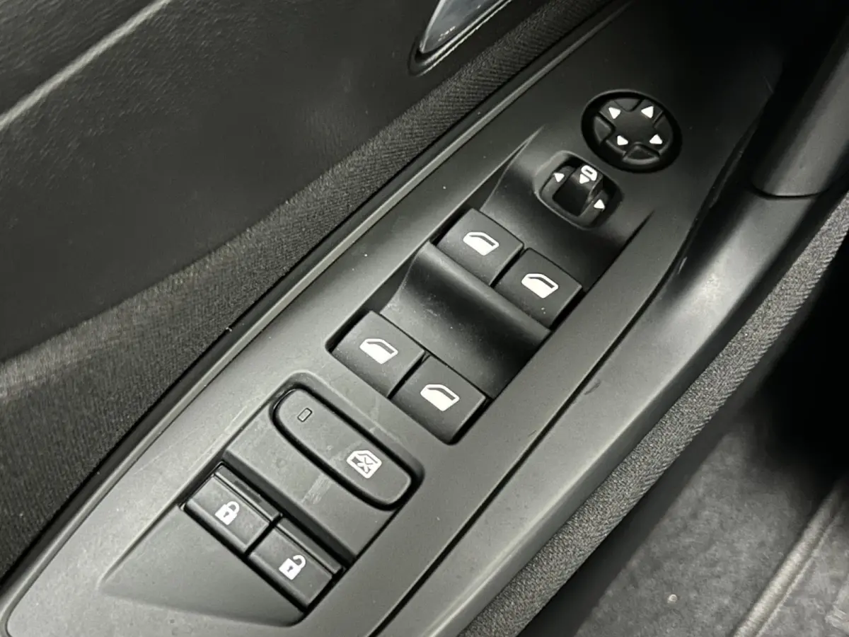 1.2 PureTech Active Pack Business Navi Clima Apple Carplay Cruise Stoelverwarming Leder/stof