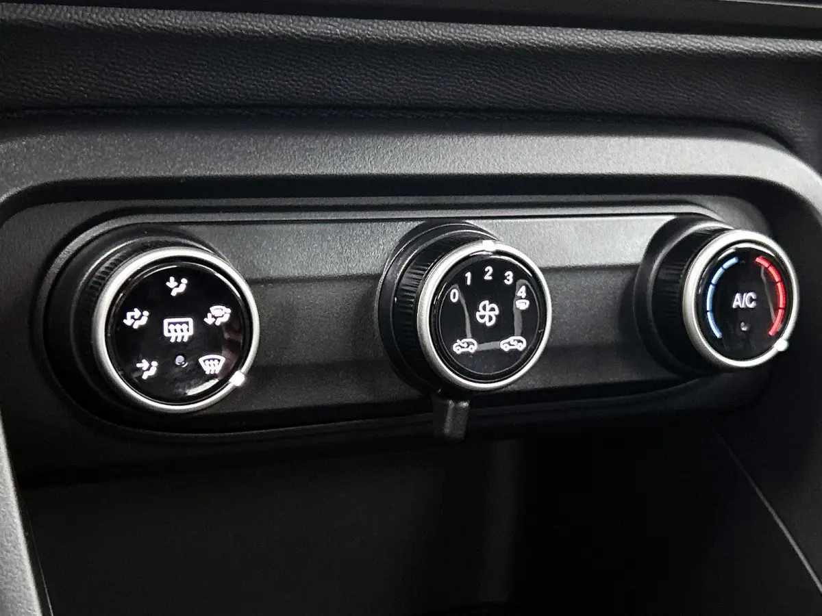 1.2 Plus 100pk | 8 JAAR GARANTIE | Achteruitrijcamera | Cruise control | Apple Carplay/Android Auto | DAB+ radio | 17" LMV |