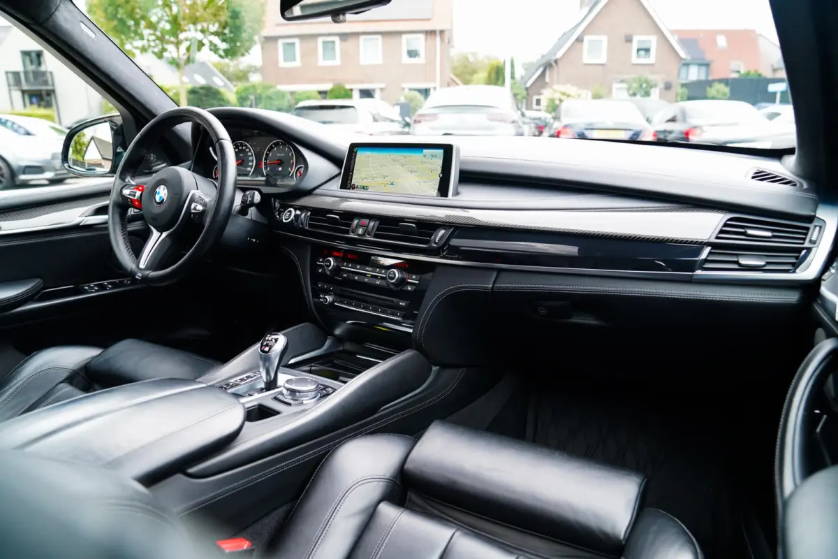 M | Carbon | ABC Sport uitlaat | 100% Dealer onderhouden | Origineel Nederlands | 360 cam | Head up Display | TV Achterin |