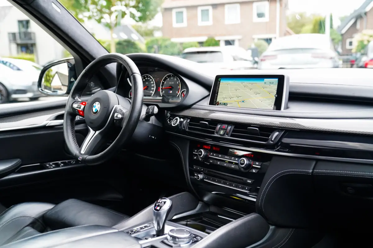 M | Carbon | ABC Sport uitlaat | 100% Dealer onderhouden | Origineel Nederlands | 360 cam | Head up Display | TV Achterin |