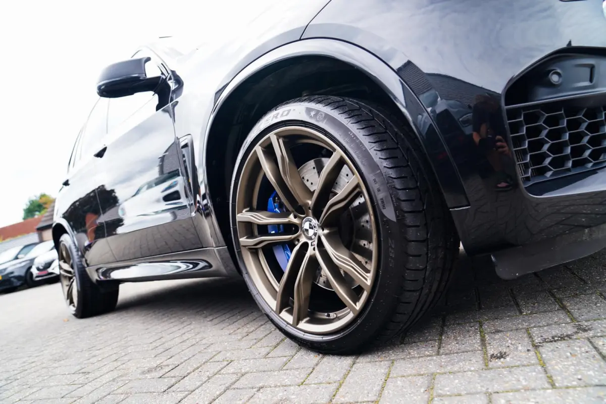 M | Carbon | ABC Sport uitlaat | 100% Dealer onderhouden | Origineel Nederlands | 360 cam | Head up Display | TV Achterin |