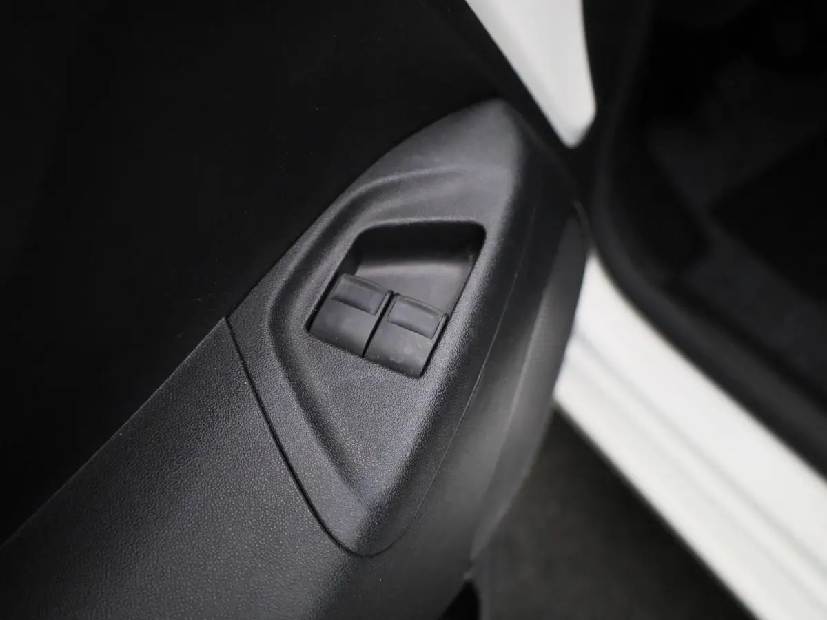 1.0 e-VTi Active | Airconditioning | Bluetooth | Elektrische Ramen |