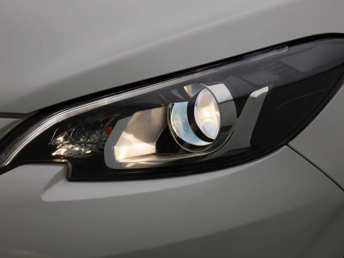 1.0 e-VTi Active | Airconditioning | Bluetooth | Elektrische Ramen |