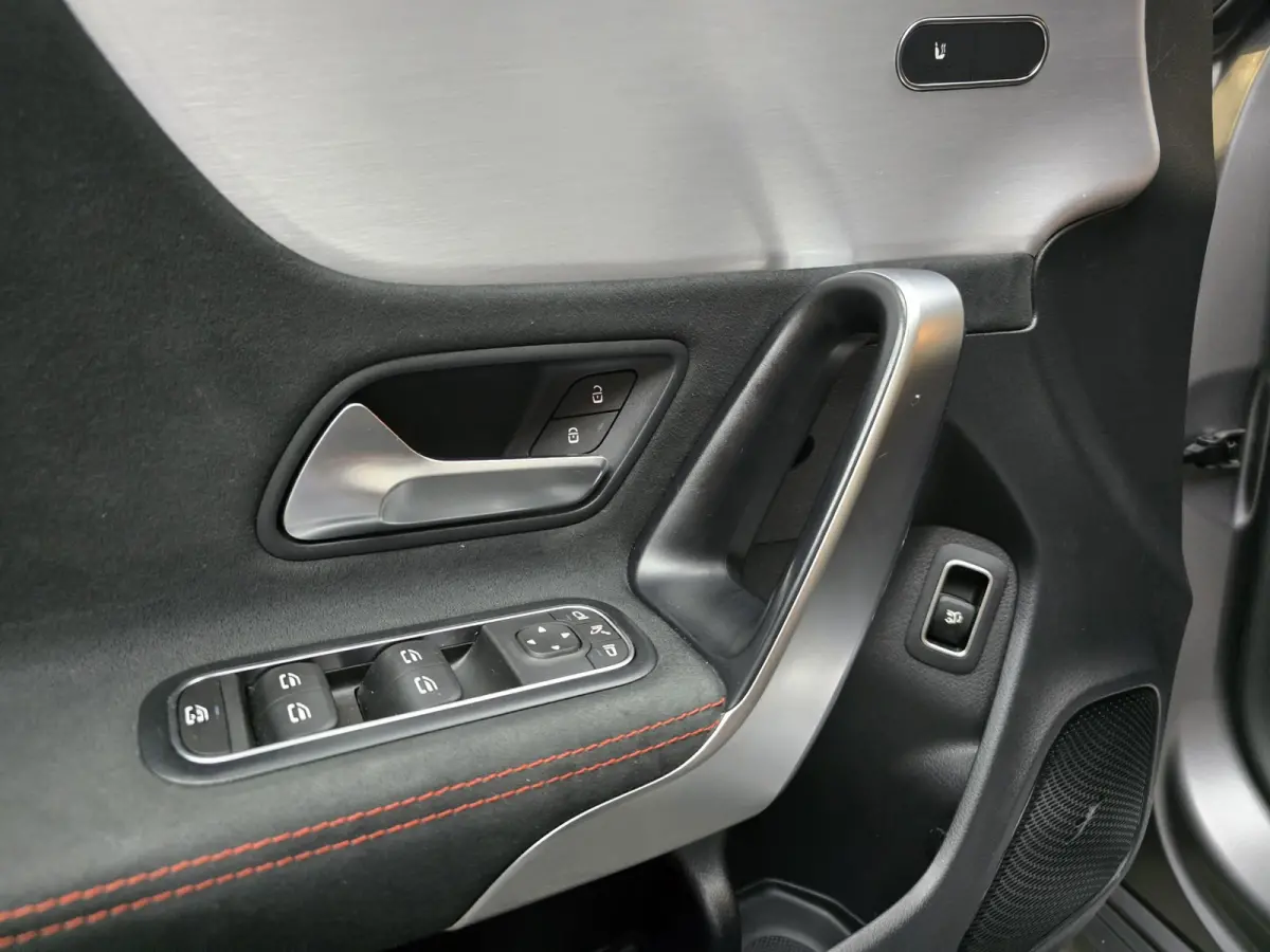 200 Business Solution AMG MATT GRIJS Pano Camera Sfeer Navi LM