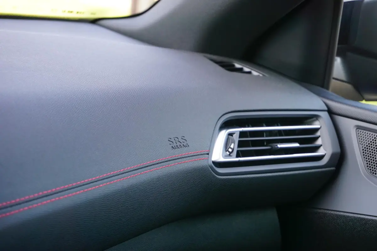 1.6 e-THP GTi 270 Nieuwstaat |20.455 km !! UNIEK |272 pk |Coupe Franche |Denon |Verwarmde stoelen met massage |Full LED koplampen |1e eigenaar |Collectors item VOL VOL OPTIE S