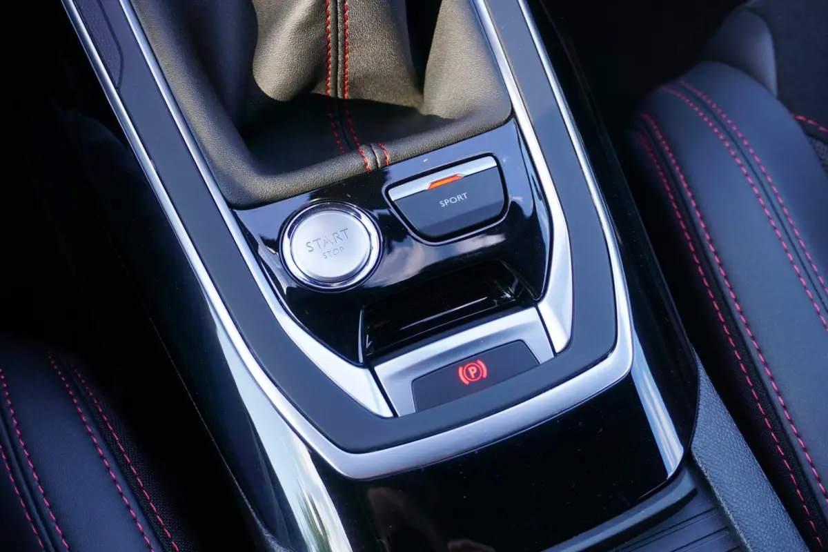 1.6 e-THP GTi 270 Nieuwstaat |20.455 km !! UNIEK |272 pk |Coupe Franche |Denon |Verwarmde stoelen met massage |Full LED koplampen |1e eigenaar |Collectors item VOL VOL OPTIE S