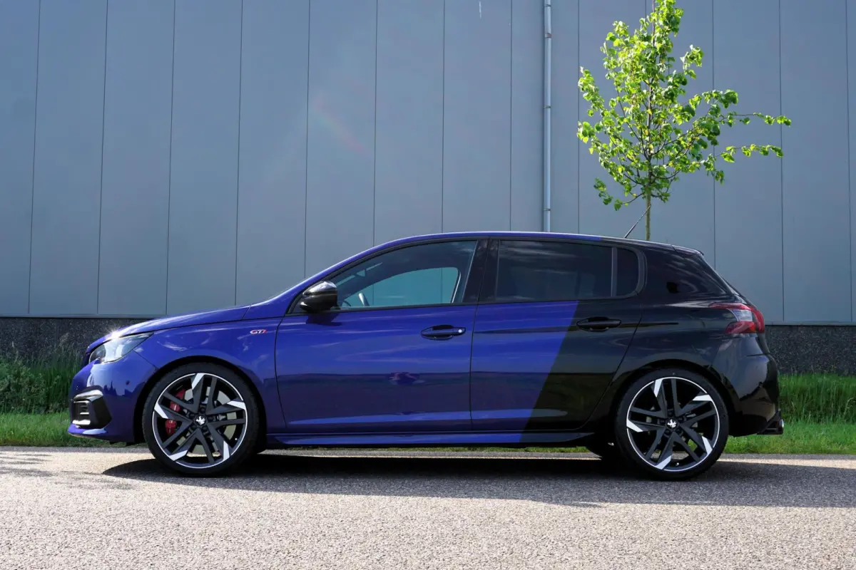 1.6 e-THP GTi 270 Nieuwstaat |20.455 km !! UNIEK |272 pk |Coupe Franche |Denon |Verwarmde stoelen met massage |Full LED koplampen |1e eigenaar |Collectors item VOL VOL OPTIE S
