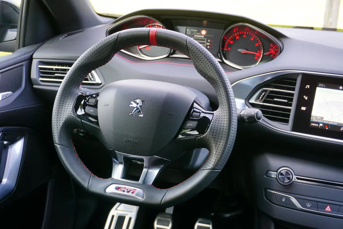 1.6 e-THP GTi 270 Nieuwstaat |20.455 km !! UNIEK |272 pk |Coupe Franche |Denon |Verwarmde stoelen met massage |Full LED koplampen |1e eigenaar |Collectors item VOL VOL OPTIE S