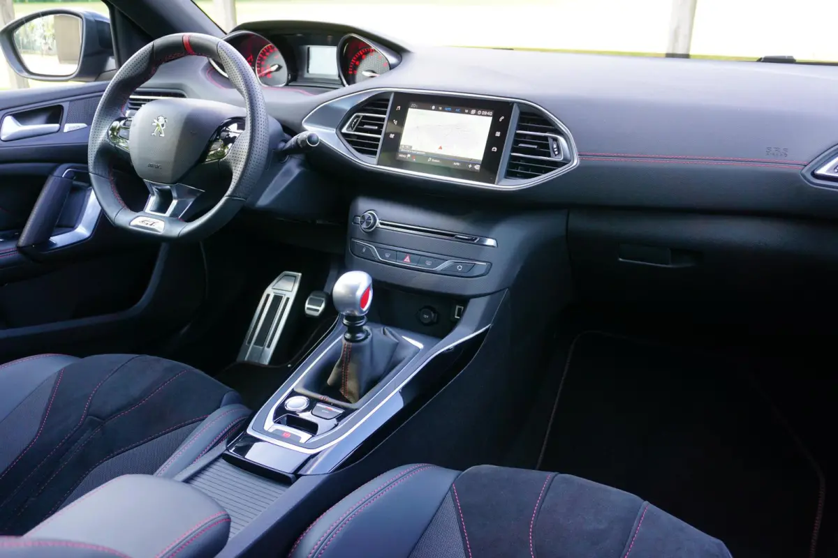 1.6 e-THP GTi 270 Nieuwstaat |20.455 km !! UNIEK |272 pk |Coupe Franche |Denon |Verwarmde stoelen met massage |Full LED koplampen |1e eigenaar |Collectors item VOL VOL OPTIE S