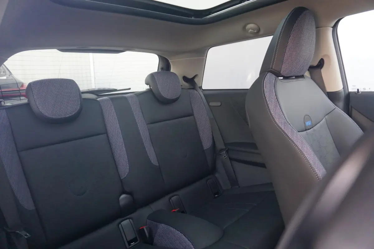C Classic Trim | Pakket M | Head-Up Display | Panoramadak | Extra Getint Glas | Stoelverwarming | Comfort Acces