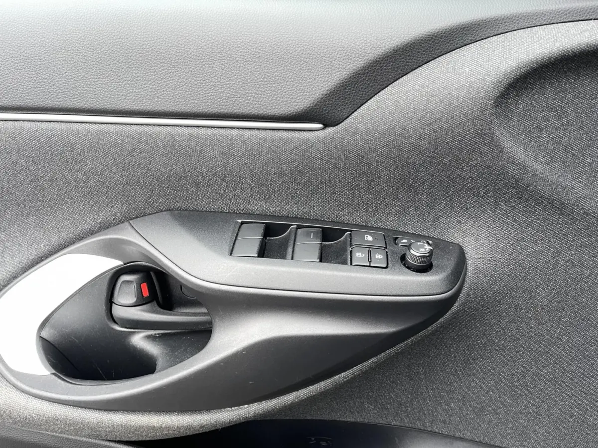 1.5 Hybrid Dynamic KEYLESS|CAMERA|LED KOPLAMPEN|CARPLAY|NAVIGATIE|DEALER ONDERHOUDEN