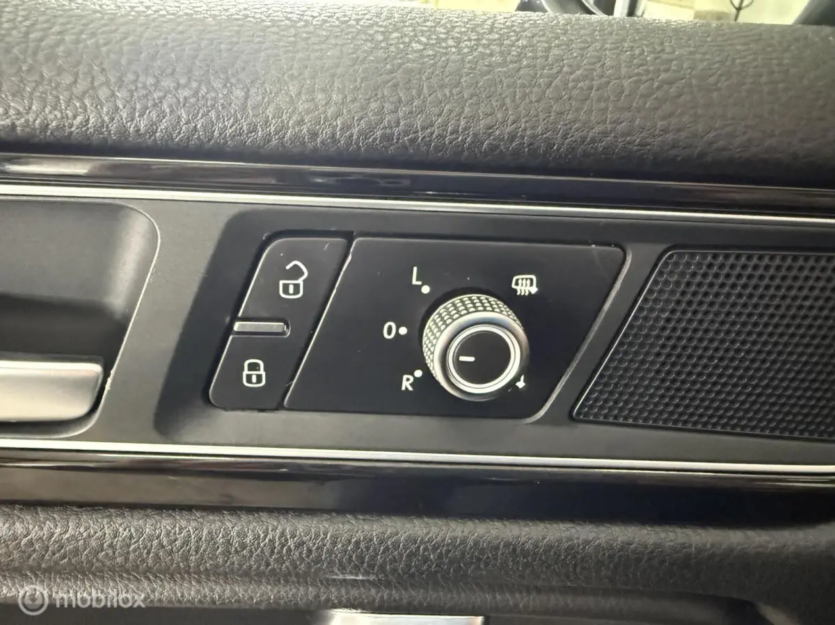 3.0 tdi R-Line GRIJS Kent [Leer,Carplay,Lucht,Pano]