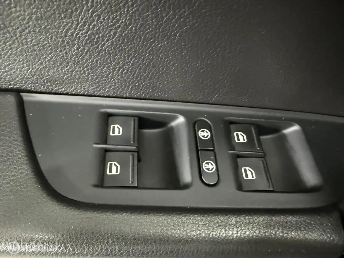 3.0 tdi R-Line GRIJS Kent [Leer,Carplay,Lucht,Pano]