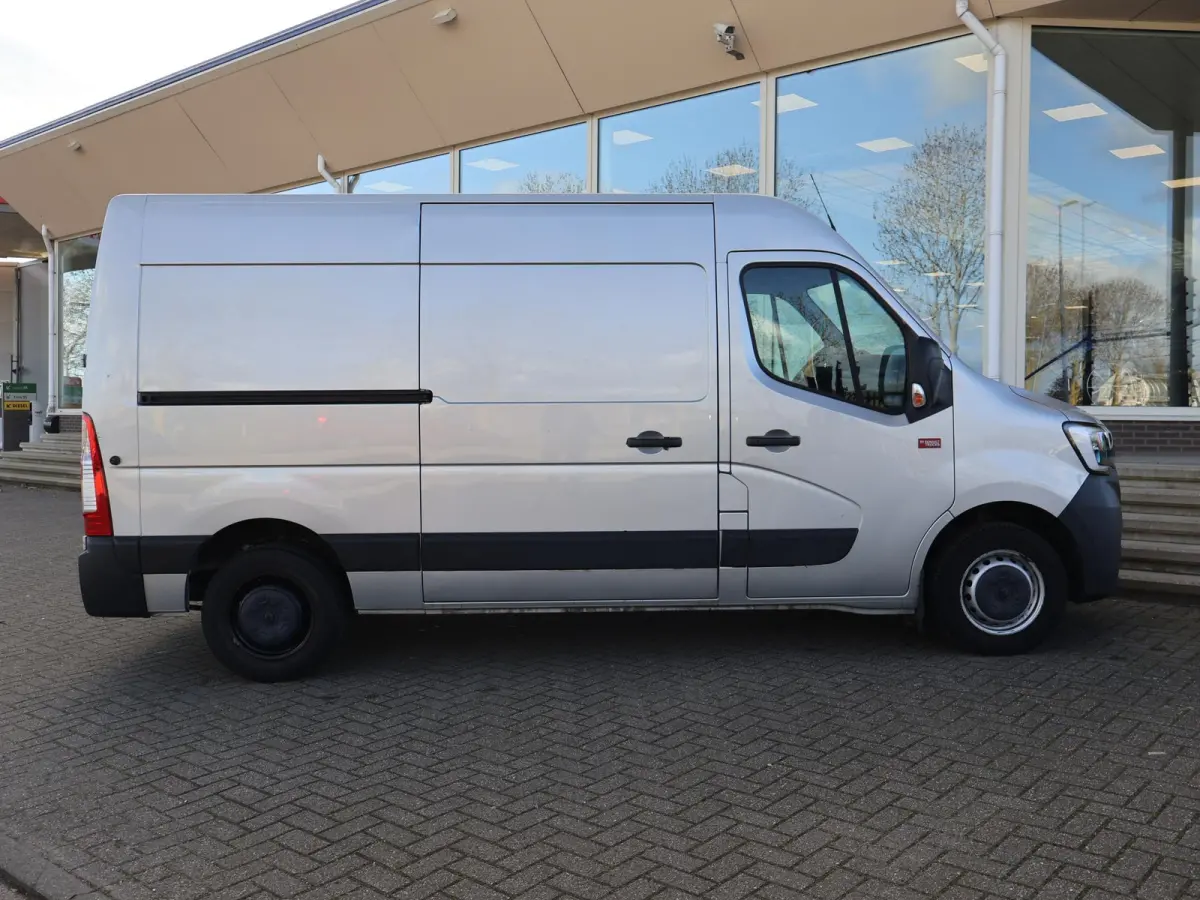 T35 2.3 dCi 150 PK AUTOMAAT L2H2 + CARPLAY | CAMERA | 2500 KG TREKHAAK | CRUISE | NAVIGATIE