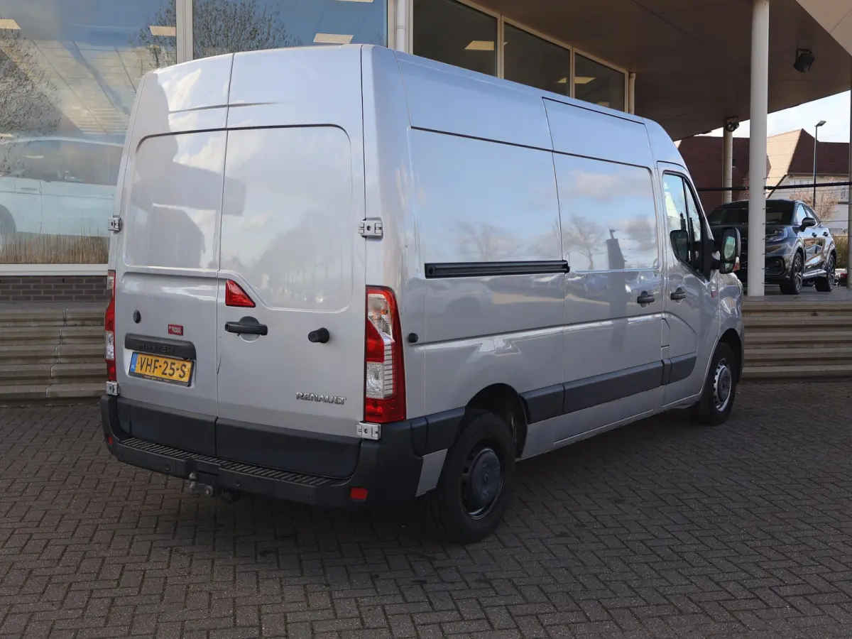 T35 2.3 dCi 150 PK AUTOMAAT L2H2 + CARPLAY | CAMERA | 2500 KG TREKHAAK | CRUISE | NAVIGATIE