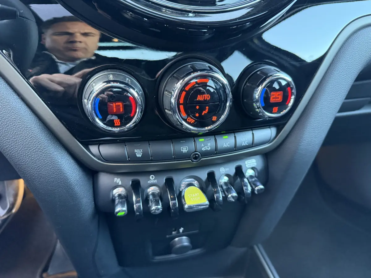 2.0 Cooper SE ALL4 Northwood Pano/Apple/Camera