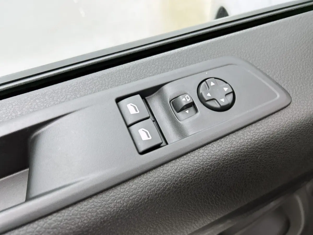 L3H1 75 kWh 136pk Automaat | Apple Carplay | Android Auto | Cruise Control | Lichtmetalen velgen | LED | Camera | Houtenvloer | Climate control |