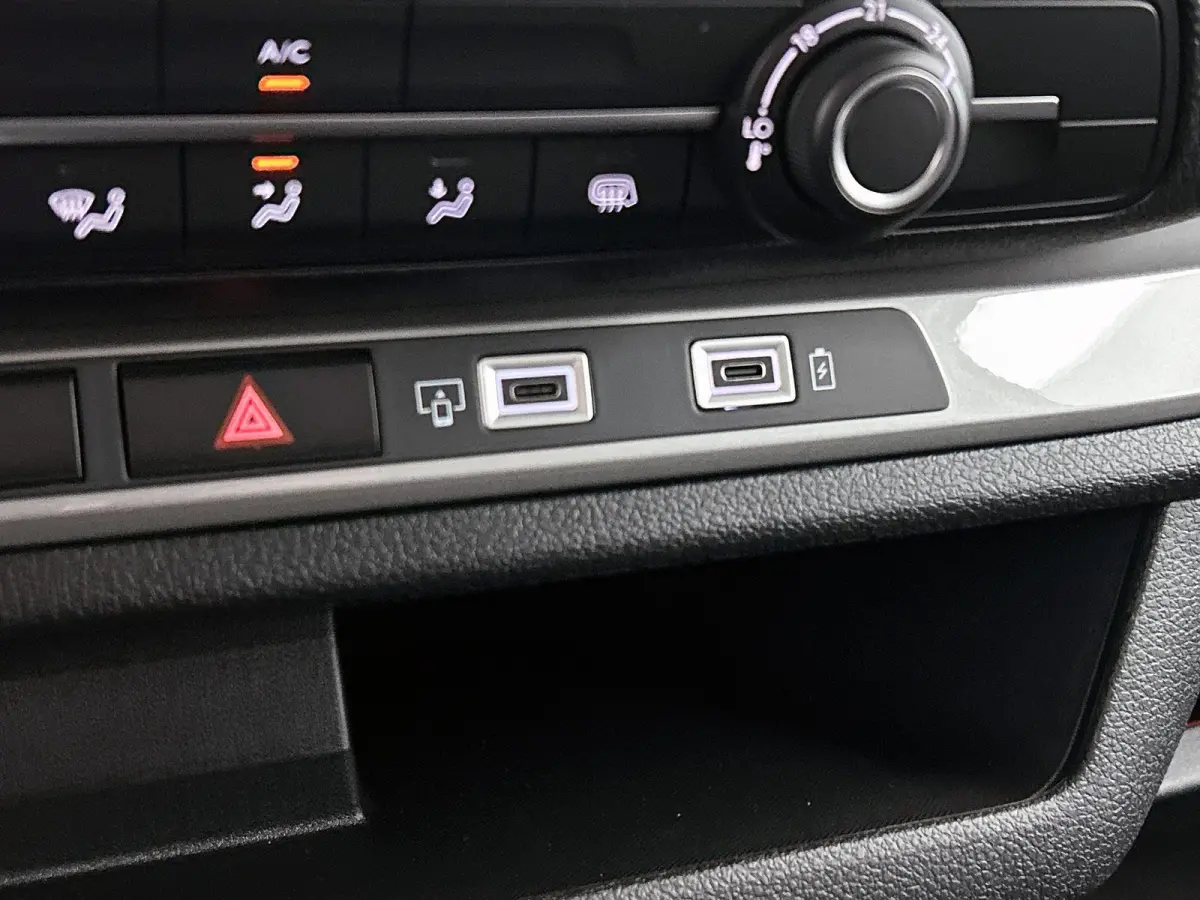 L3H1 75 kWh 136pk Automaat | Apple Carplay | Android Auto | Cruise Control | Lichtmetalen velgen | LED | Camera | Houtenvloer | Climate control |