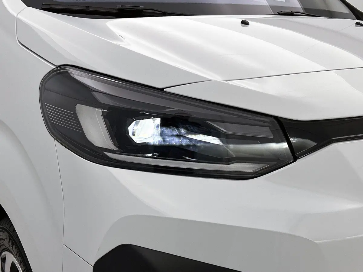 L3H1 75 kWh 136pk Automaat | Apple Carplay | Android Auto | Cruise Control | Lichtmetalen velgen | LED | Camera | Houtenvloer | Climate control |