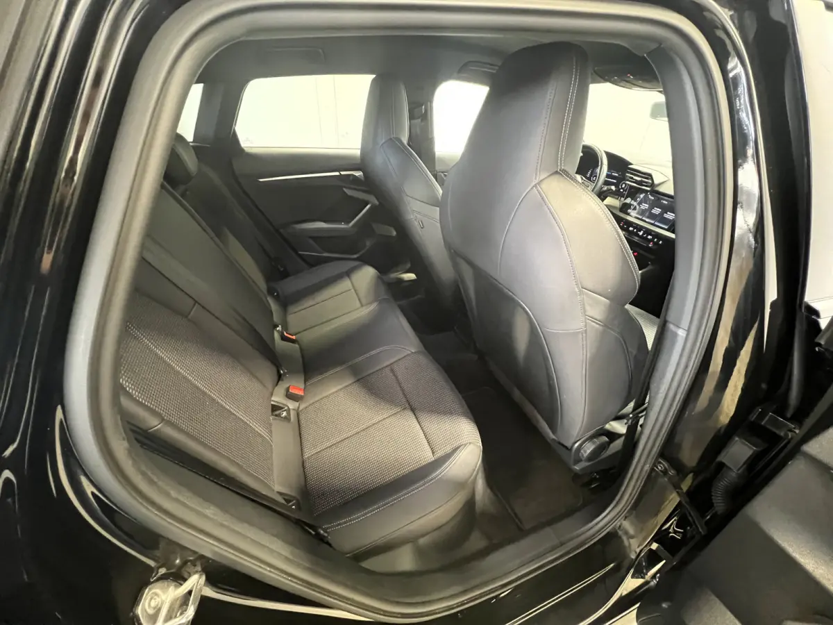 30 TFSI S-line | Navigatie/Android/Apple Carplay | LM Velgen 17" | Cruise Control | Airco | S-Line Exterieur |