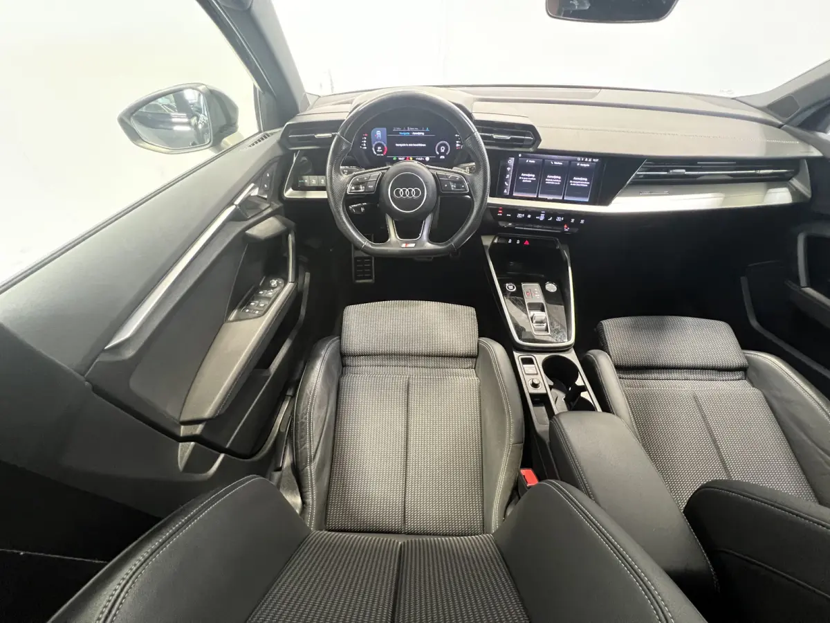 30 TFSI S-line | Navigatie/Android/Apple Carplay | LM Velgen 17" | Cruise Control | Airco | S-Line Exterieur |