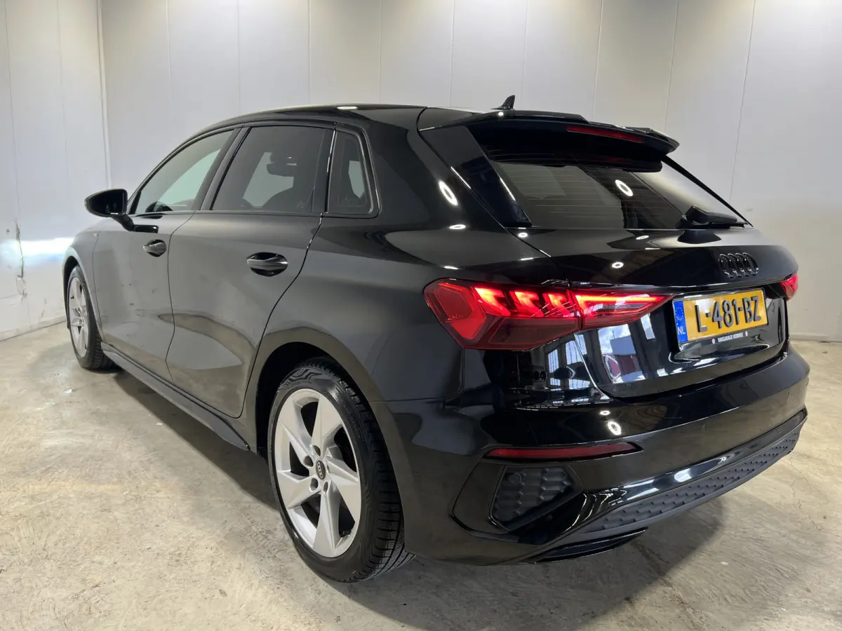 30 TFSI S-line | Navigatie/Android/Apple Carplay | LM Velgen 17" | Cruise Control | Airco | S-Line Exterieur |