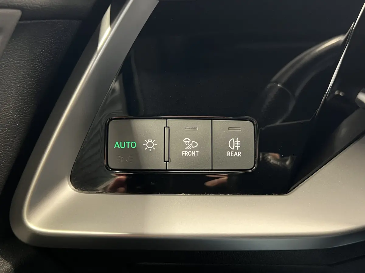 30 TFSI S-line | Navigatie/Android/Apple Carplay | LM Velgen 17" | Cruise Control | Airco | S-Line Exterieur |