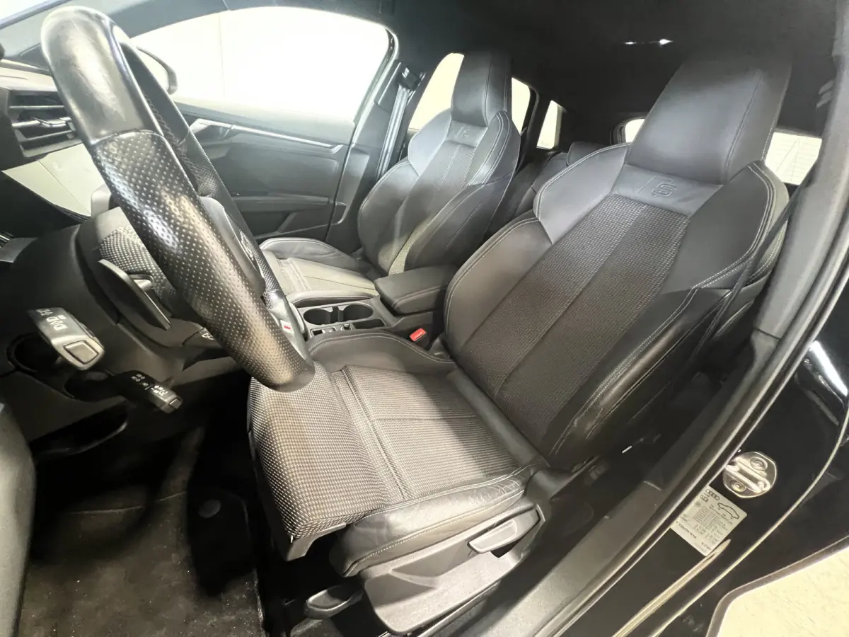 30 TFSI S-line | Navigatie/Android/Apple Carplay | LM Velgen 17" | Cruise Control | Airco | S-Line Exterieur |